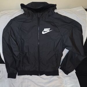 Nike Boy's Black Wind-breaker Waterproof Lightweight Jacket